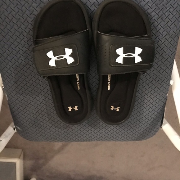 UNDER ARMOUR SLIDES - Picture 1 of 2